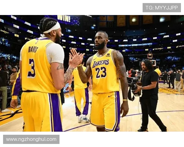 穆迪分析东契奇与詹姆斯慢节奏打法的独特优势与影响